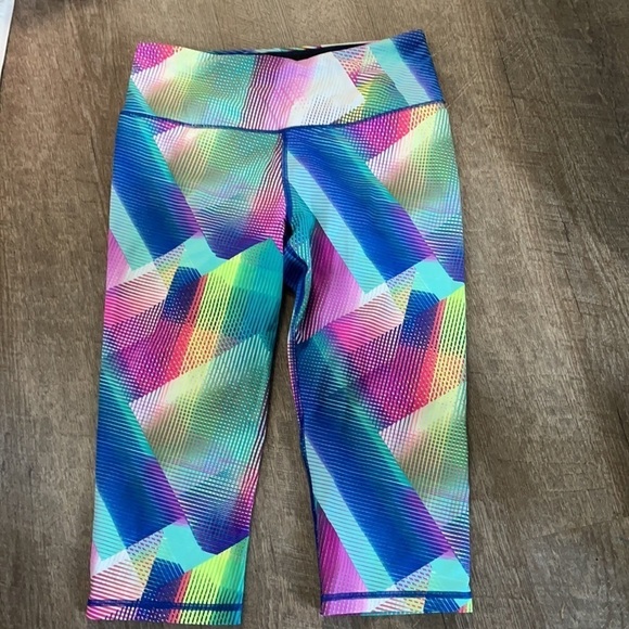 Medium colorful Victoria’s Secret workout capri legging - Picture 1 of 3